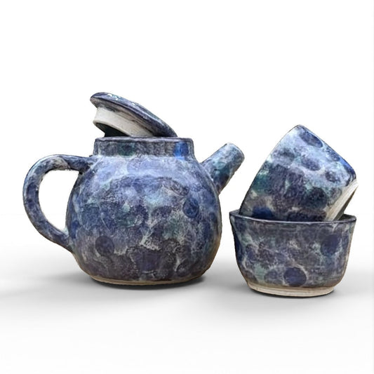 Ceramic teapot and cup set